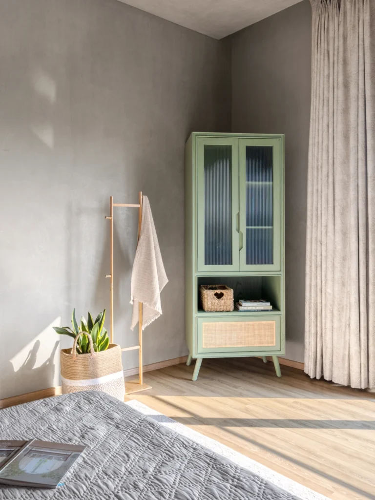 Rom com home decor