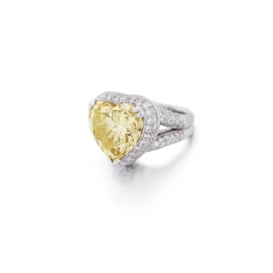 Dame Shirley Bassey's jewelry for auction